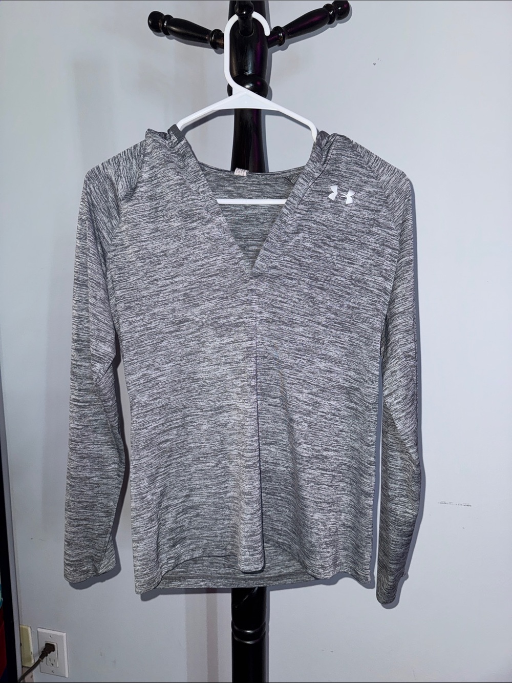 Under Armour Gray V-Neck Hooded Performance Long Sleeve Top 31